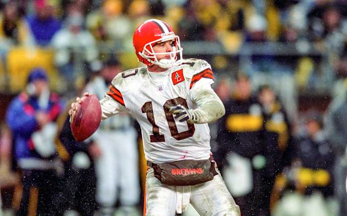 Kelly Holcomb throws a pass against the Steelers in the Browns' last playoff game, in January 2003